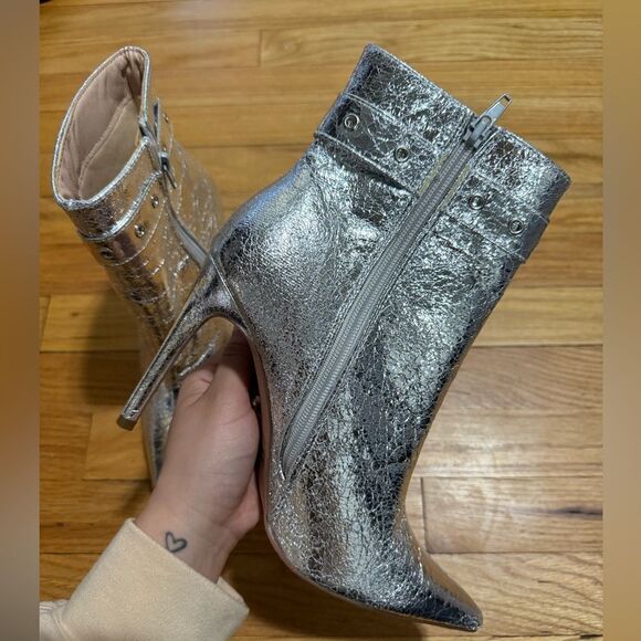 Chase & Chloe | Grommet Buckle Pointed Toe Bootie - Picture 4 of 5